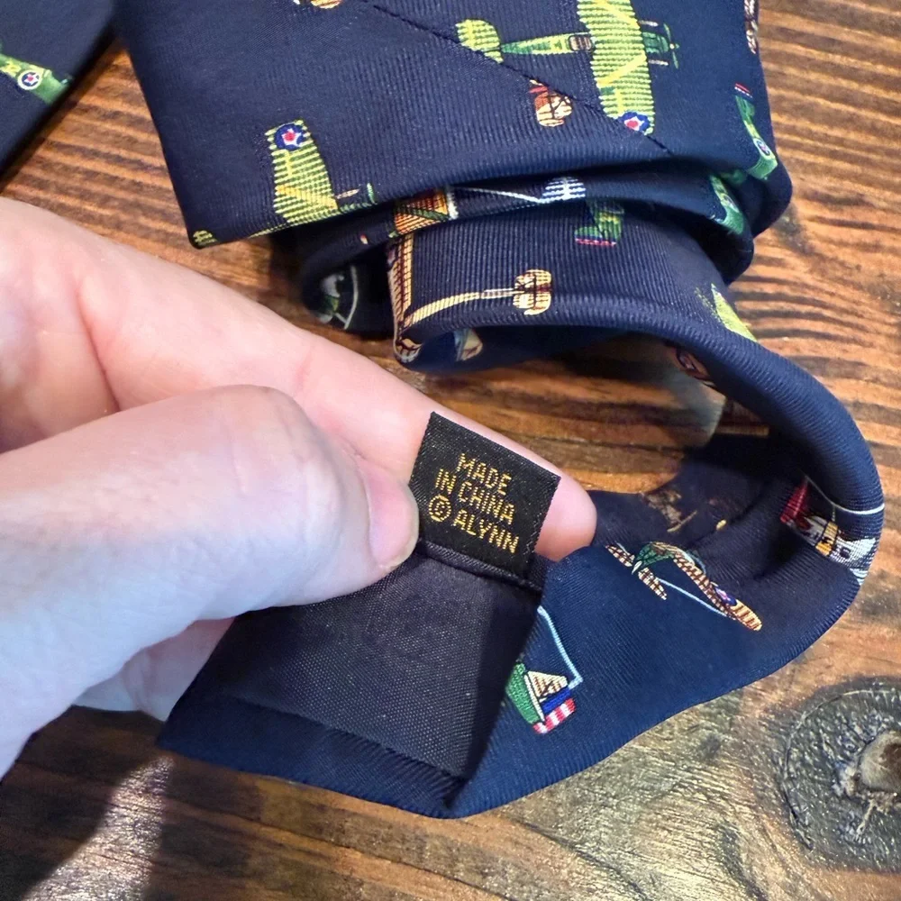 Alynn neckwear vintage